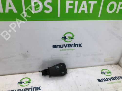 Used Steering wheel controls Steering wheel controls 18748230 18748230