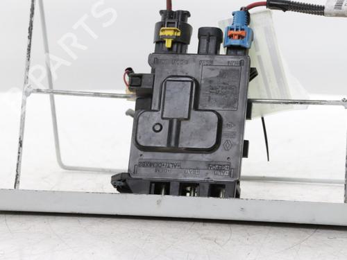 Used Fuse box OPEL VIVARO B Van (X82) 1.6 CDTI (05) (146 hp) 31960368