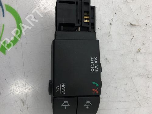 Used Steering wheel controls Steering wheel controls 19306750 19306750