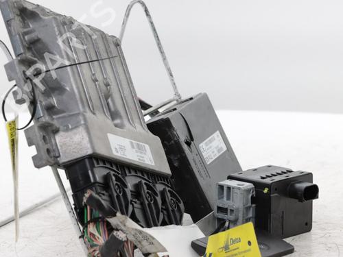 Engine control unit (ECU) RENAULT CAPTUR I (J5_, H5_) 1.2 TCe 120 | BP32124427M57 