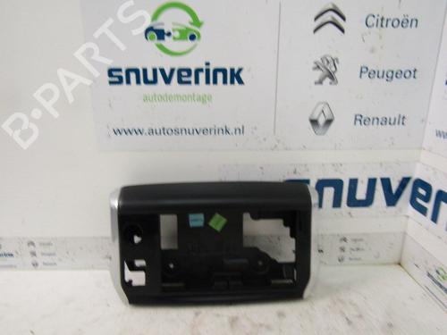 Used Display monitor Display monitor PEUGEOT 2008 I (CU_) 1.6 BlueHDi 100 (100 hp) 13323309 13323309
