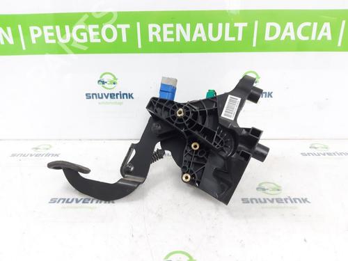 Clutch pedal RENAULT TRAFIC III Van (FG_) 1.6 dCi 90 (FGME) | BP18028812I13 