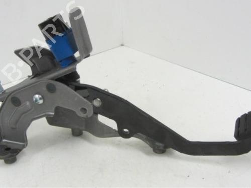 clutch-pedal-renault-captur-i-j5_-h5_-2013-40561496 main image