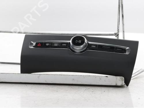 switch-volvo-xc60-ii-246-2017-40543141 main image