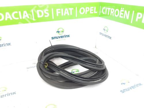Used Rubber door seal DS DS 3 / DS 3 CROSSBACK (UR_, UC_, UJ_) 1.2 PureTech 100 (URHNKK, URHNEK) (101 hp) 19103616