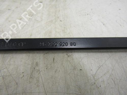 Front windshield wiper arm PEUGEOT 208 I (CA_, CC_) 1.2 VTI 82 | BP17048564C143 