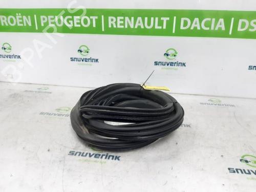Used Rubber door seal Rubber door seal RENAULT MEGANE E-TECH SUV EV60 (BNJ1) (218 hp) 40583087 40583087