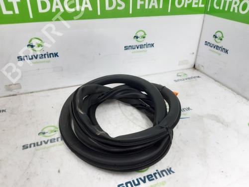 Used Rubber door seal CITROËN C4 III (BA_, BB_, BC_) ë-C4 (BCZKXC, BZCKSC) (136 hp) 24647393