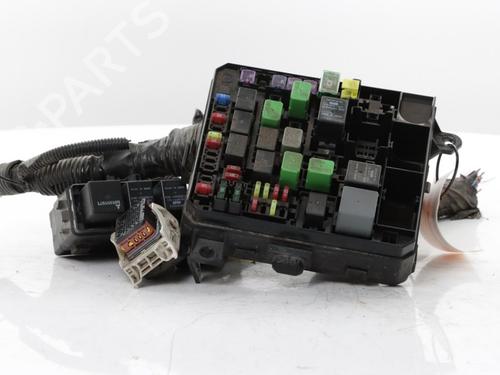 Used Fuse box Fuse box 39507735 39507735