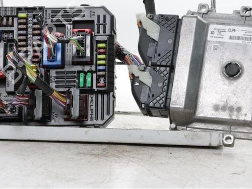Used Engine control unit (ECU) Engine control unit (ECU) PEUGEOT 208 II (UB_, UP_, UW_, UJ_) e-208 (136 hp) 38110702 38110702