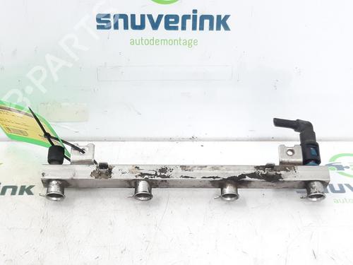 Used Injection rail Injection rail 12563860 12563860