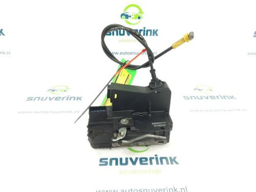 Used Front right lock OPEL VIVARO A Van (X83) 2.5 CDTI (F7) (146 hp) 10803188