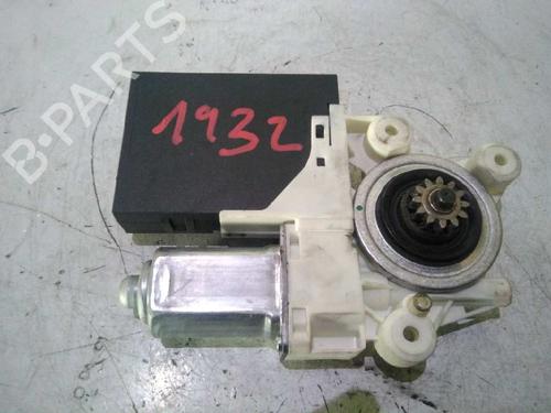 Used Left front window motor VOLVO V50 (545) D4 (177 hp) 4966061