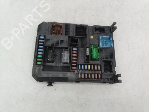 Used Fuse box Fuse box 38321012 38321012