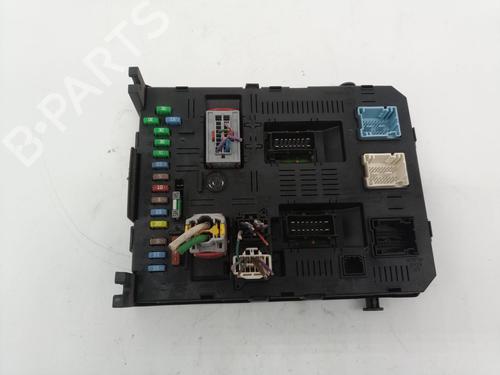 Used Fuse box Fuse box 8405296 8405296