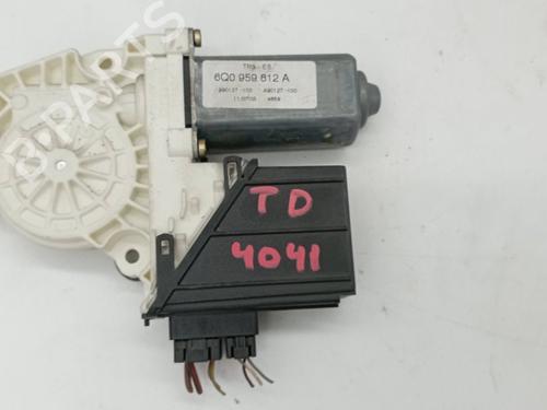 Used Right rear window motor HYUNDAI KONA (OS, OSE, OSI) [2017-2023]  16581929