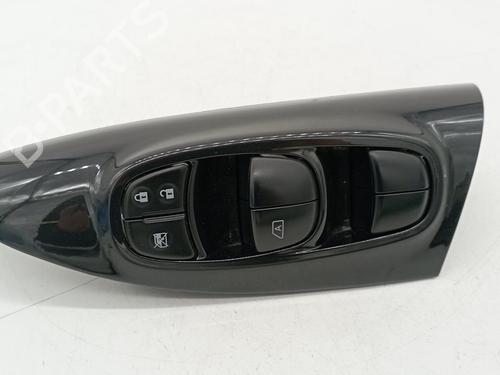 Used Left front window switch NISSAN JUKE (F15) [2010-2019]  17450051