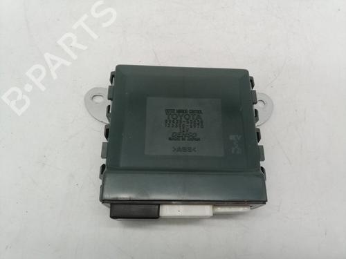 Used Electronic module LEXUS IS II (_E2_) 220d (ALE20) (177 hp) 24124245