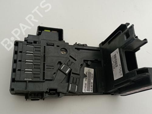 Used Fuse box Fuse box 32724566 32724566