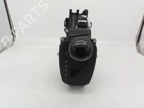Used Gear lever TOYOTA YARIS (_P13_) 1.5 Hybrid (NHP130_, NHP130) (101 hp) 10252307