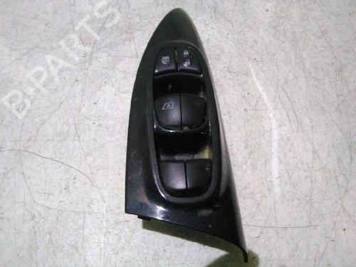 Used Left front window switch NISSAN JUKE (F15) [2010-2019]  4804663