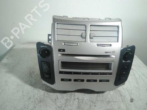 Used Radio TOYOTA YARIS (_P9_) 1.4 D-4D (NLP90_, NLP90R) (90 hp) 5607675