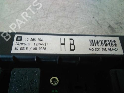 Fuse box OPEL ASTRA H (A04) 1.9 CDTI (L48) | BP4755743E1 