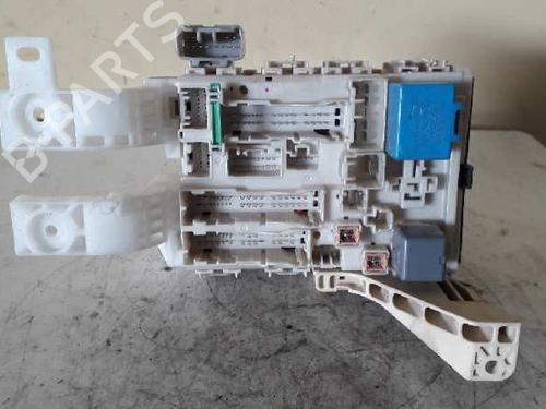 Used Fuse box TOYOTA YARIS (_P9_) 1.3 VVT-i (SCP90_, SCP90R) (87 hp) 2974216