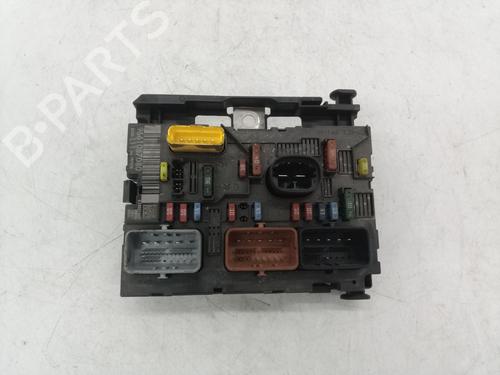 Used Fuse box Fuse box 38321019 38321019