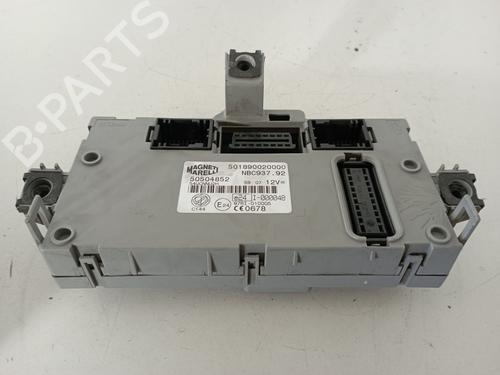 Used Fuse box Fuse box ALFA ROMEO 147 (937_) 2.0 16V T.SPARK (937.AXA1, 937.AXC1, 937.BXC1) (150 hp) 34040073 34040073