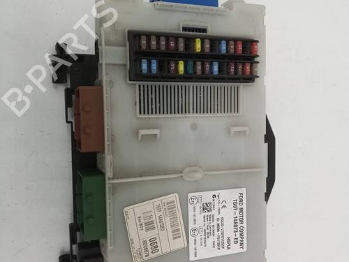 Used Fuse box Fuse box 8896242 8896242