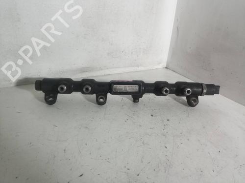 Used Injection rail FORD MONDEO III Saloon (B4Y) [2000-2007]  12212588