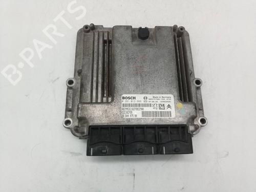 Used Engine control unit (ECU) PEUGEOT 4007 (VU_, VV_) 2.2 HDi (156 hp) 32118131