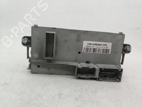 Used Fuse box Fuse box 37801799 37801799