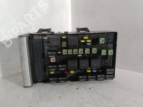 Used Fuse box CHRYSLER VOYAGER IV (RG, RS) [1999-2008]  15956840