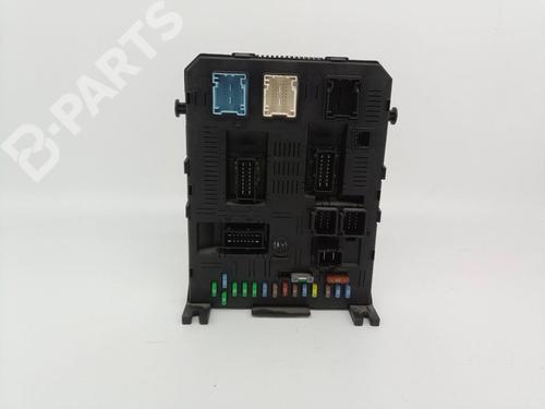 Used Fuse box Fuse box PEUGEOT 307 (3A/C) 1.6 HDi (90 hp) 8266463 8266463