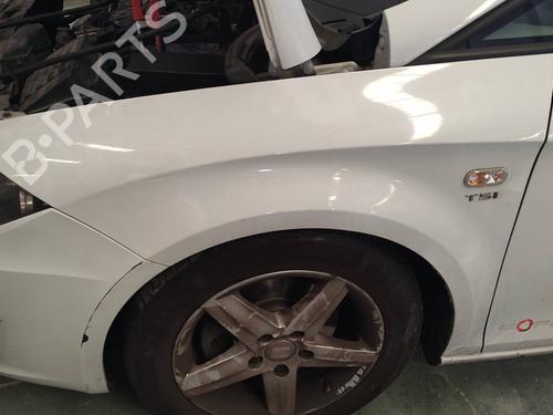 Used Left front fenders SEAT LEON (1P1) [2005-2013]  19315307