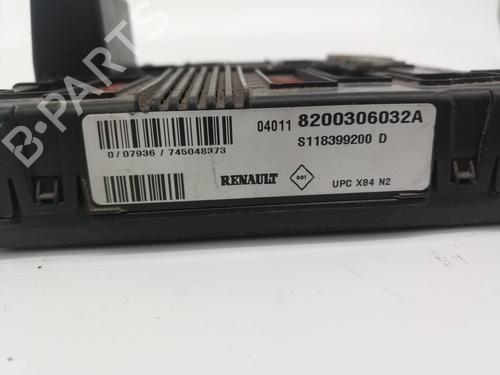 Fuse box RENAULT SCÉNIC II (JM0/1_)  | BP8214936E1 