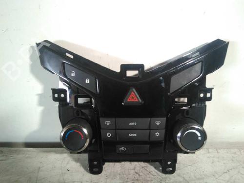 Commande Chauffage FORD FIESTA V (JH_, JD_) 1.6 TDCi (90 hp) 5646228