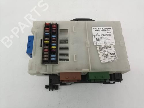 Used Fuse box Fuse box 8896241 8896241