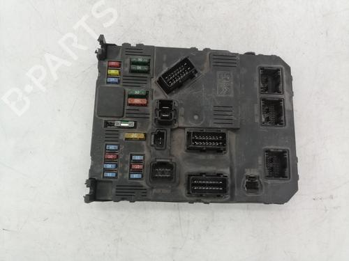 Used Fuse box Fuse box 37801776 37801776