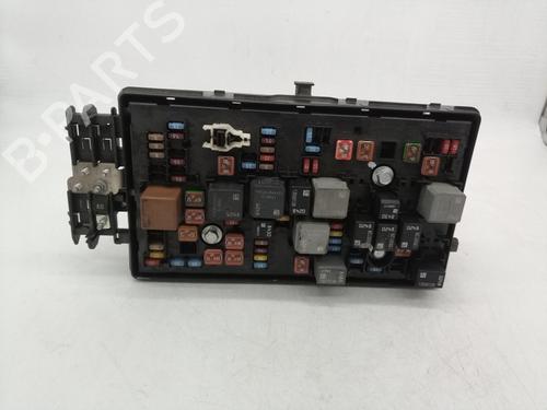 Used Fuse box OPEL INSIGNIA A Saloon (G09) 2.0 CDTI (69) (131 hp) 25250194