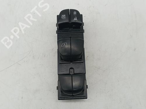 Used Left front window switch NISSAN JUKE (F15) [2010-2019]  17222051