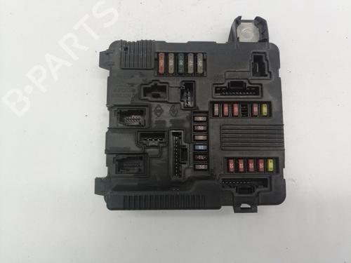 Used Fuse box RENAULT SCÉNIC II (JM0/1_) 1.9 dCi (JM0G, JM12, JM1G, JM2C) (120 hp) 20648739