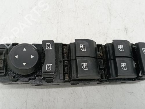 Used Left front window switch RENAULT MEGANE III Hatchback (BZ0/1_, B3_) 1.5 dCi (BZ09, BZ0D, BZ1W, BZ29, BZ14) (110 hp) 20640772