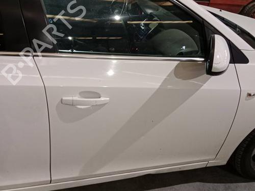 Used Right front door CHEVROLET CRUZE (J300) [2009-2025]  23973383
