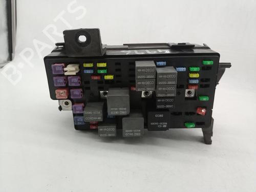 Used Fuse box HYUNDAI TRAJET (FO) 2.0 CRDi (113 hp) 24533048