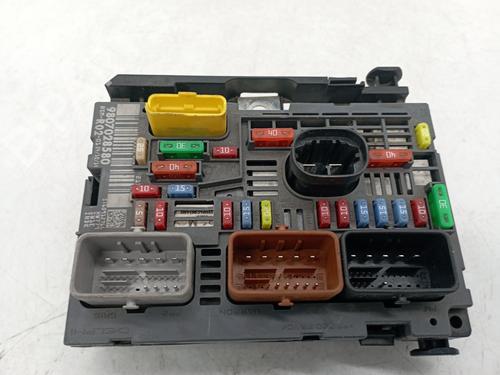 Used Fuse box Fuse box 36258738 36258738