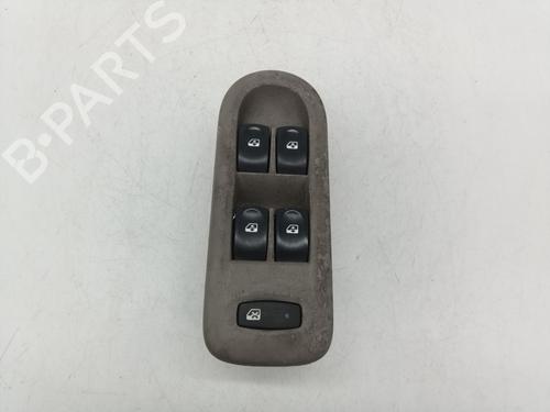 Used Left front window switch RENAULT CLIO III (BR0/1, CR0/1) [2005-2014]  31881939