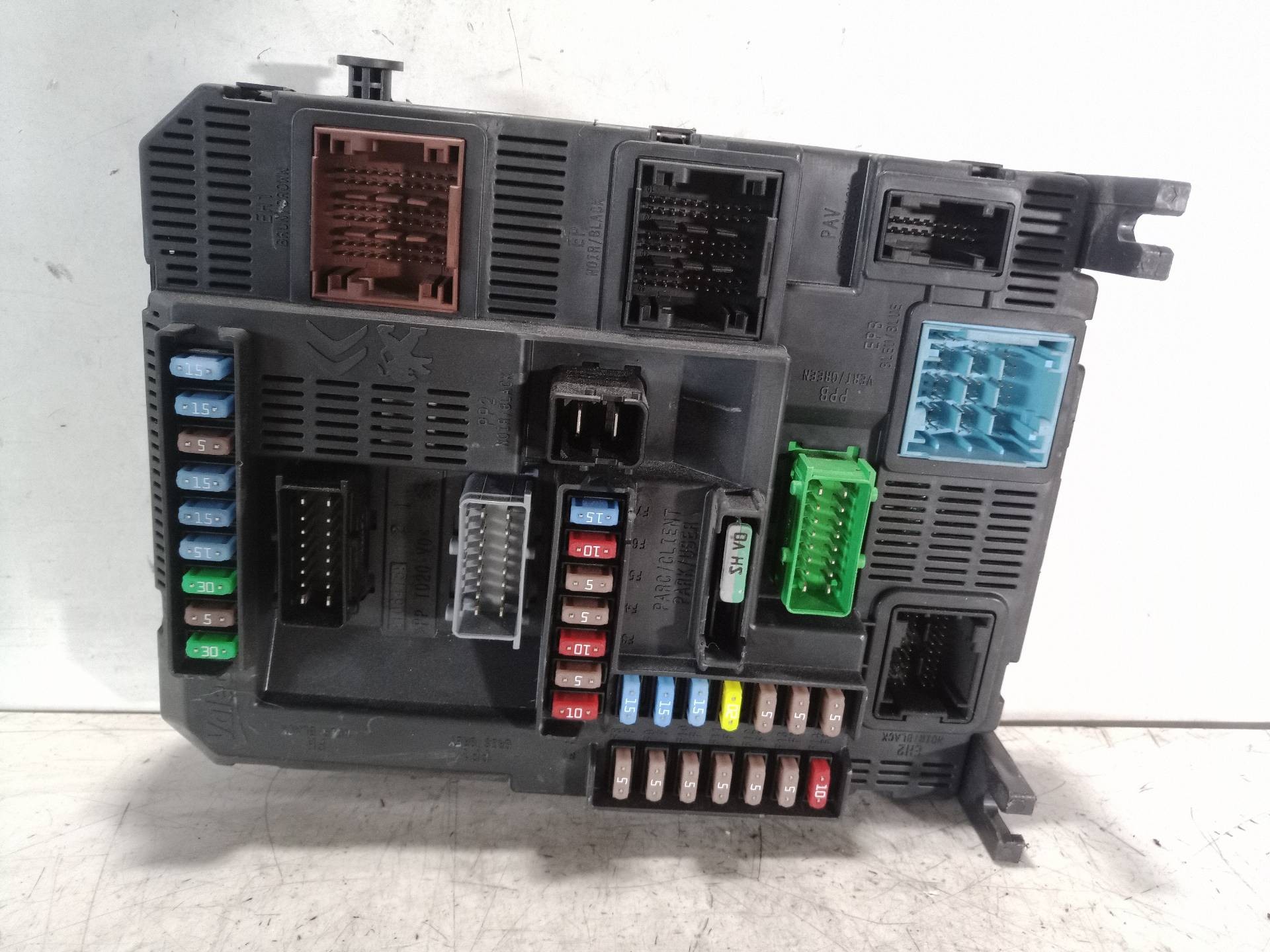 Fuse box PEUGEOT 208 I (CA_, CC_) 1.6 BlueHDi 100 7832304 BParts